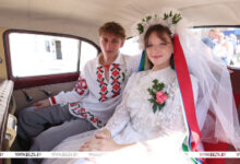Photo of Ад выкупу нявесты да каравая. Вясельны абрад Палесся аднавілі на фестывалі ў Моталі 