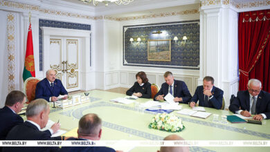 Photo of Неудобный график работы, скудный ассортимент, просрочка. Лукашенко потребовал решить типичные проблемы в торговле
